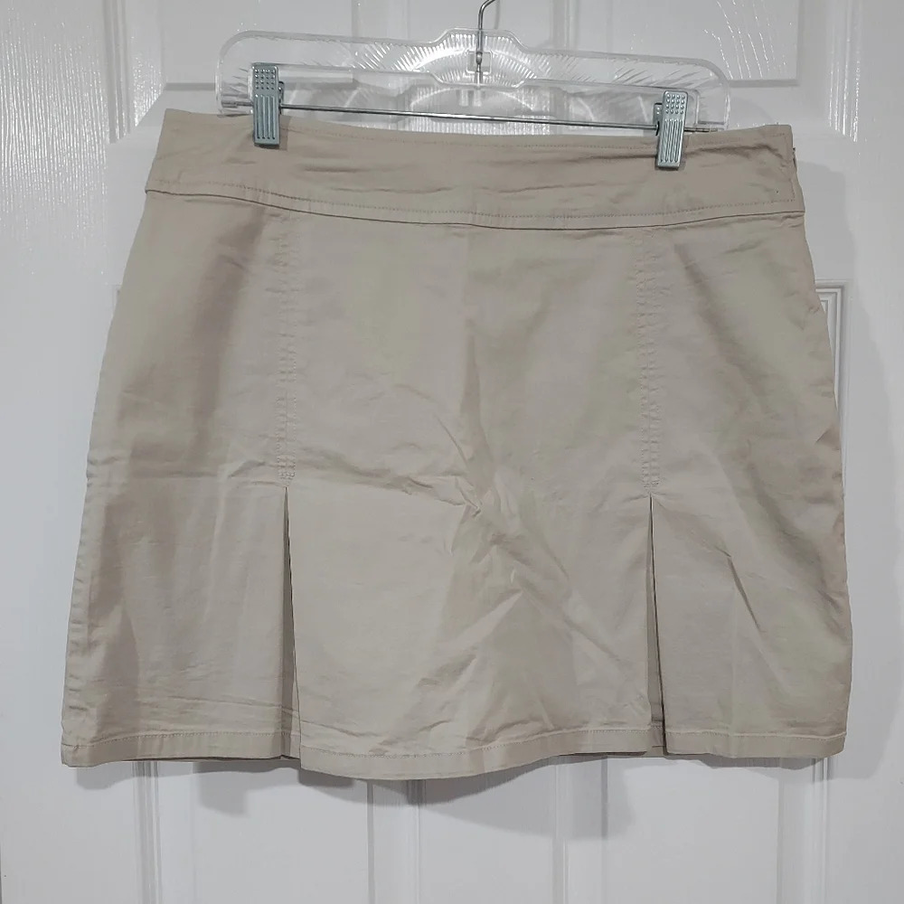 NWT Sonoma Khaki Pleated Front Skort (Skirt/Short) in Size 14